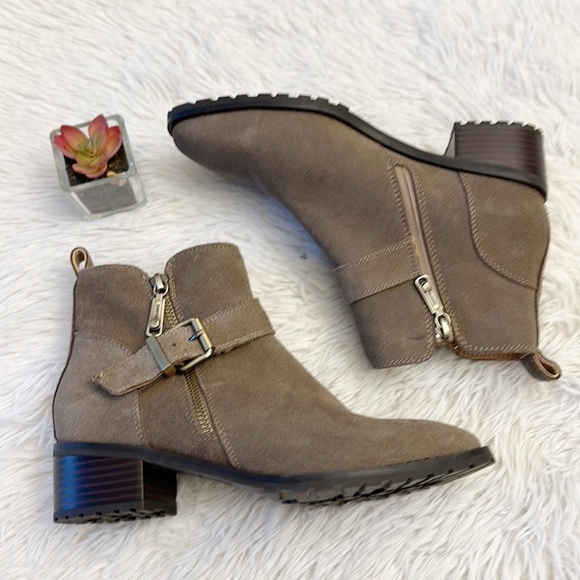 NEW BLONDO Susan Zip Bootie suede heel dark taupe women size 7.5 - Picture 5 of 7